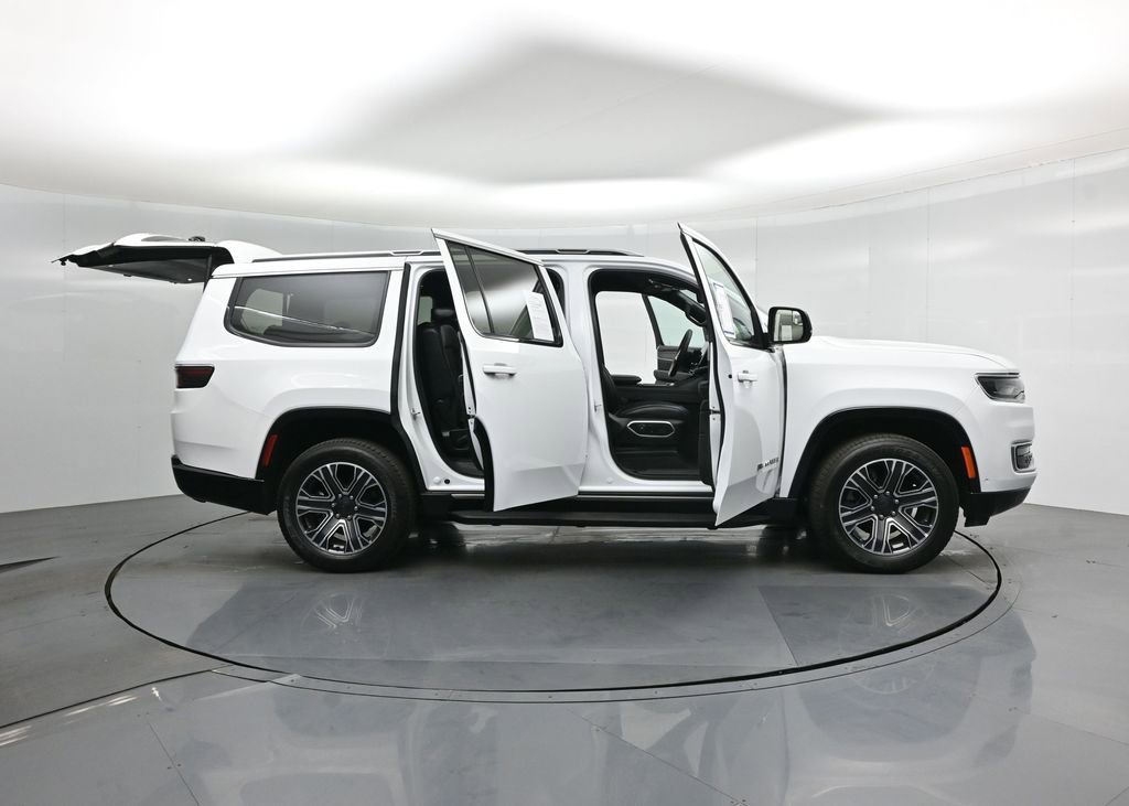 Used 2024 Jeep Wagoneer Series II w/ Flexible Seating Group image 5