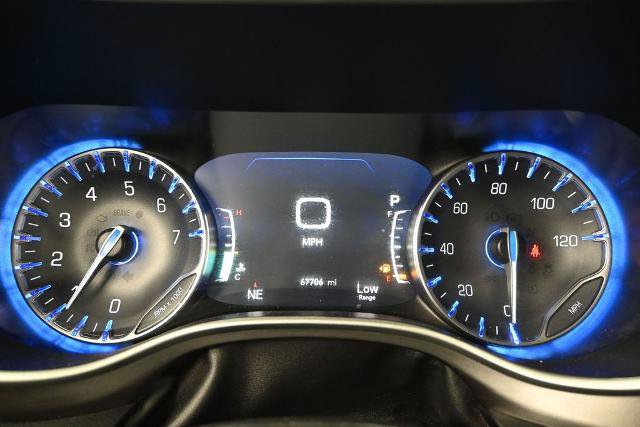 Used 2024 Chrysler Pacifica Touring-L FWD image 27