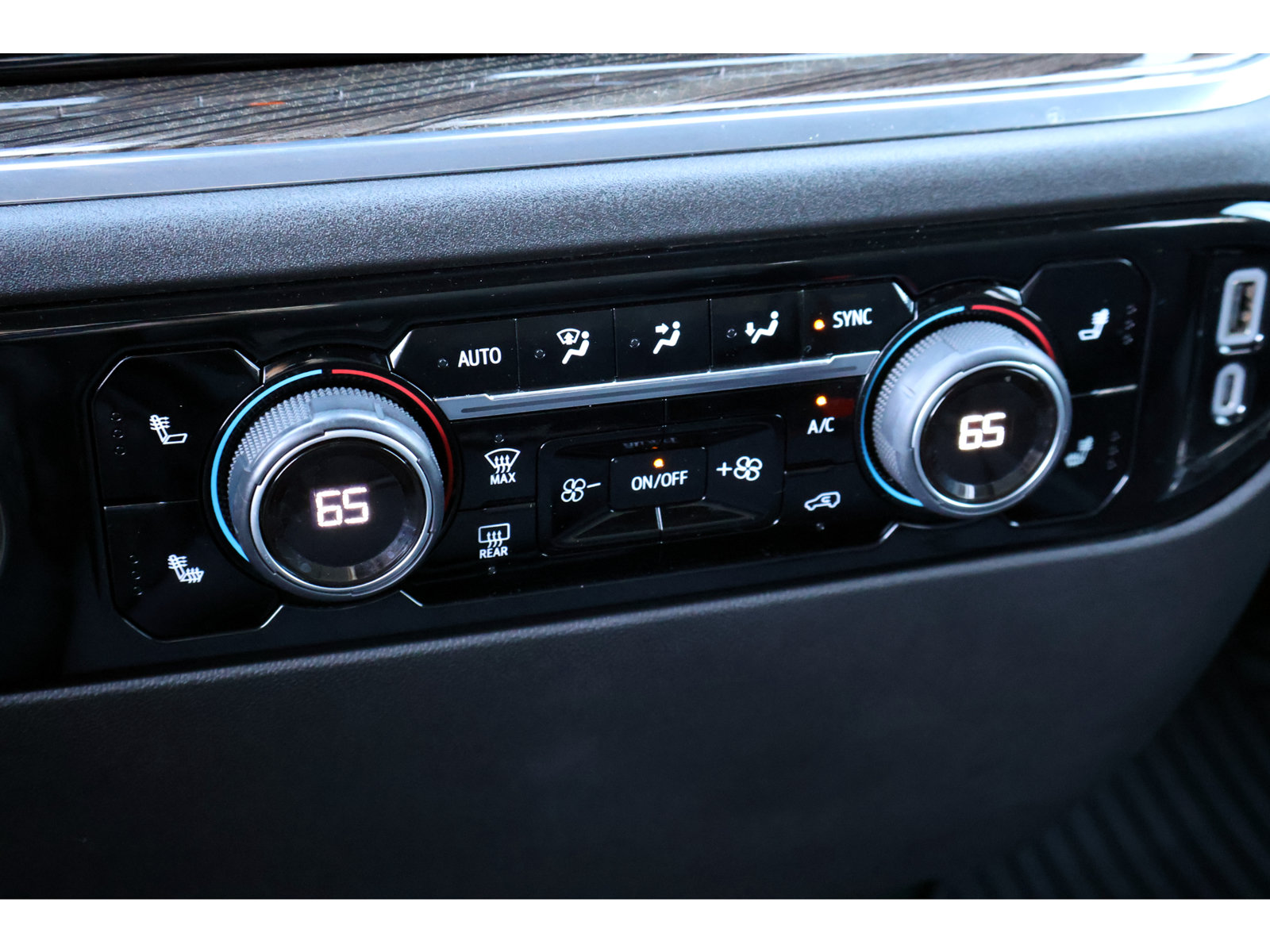 Used 2024 Chevrolet Silverado 1500 LT RWD image 27