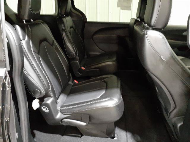 Used 2025 Chrysler Pacifica Select FWD image 28