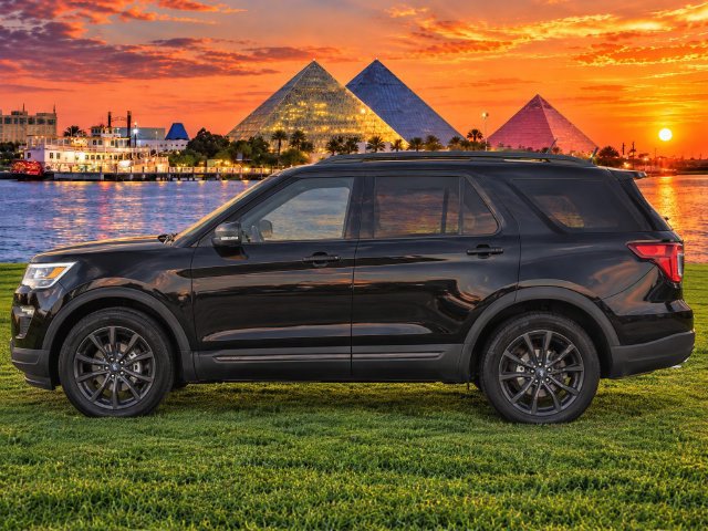 Certified 2018 Ford Explorer XLT w/ Equipment Group 202A FWD image 5