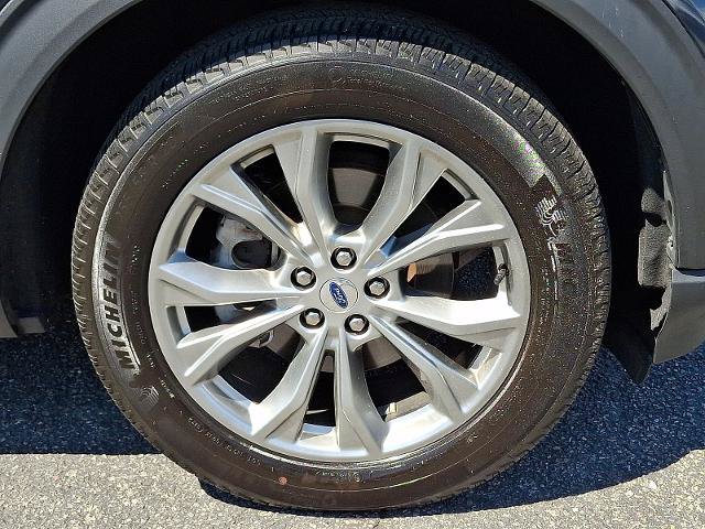 Certified 2023 Ford Explorer XLT w/ Equipment Group 202A AWD/4WD image 8