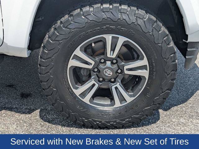 Used 2019 Toyota Tacoma TRD Sport AWD/4WD image 8