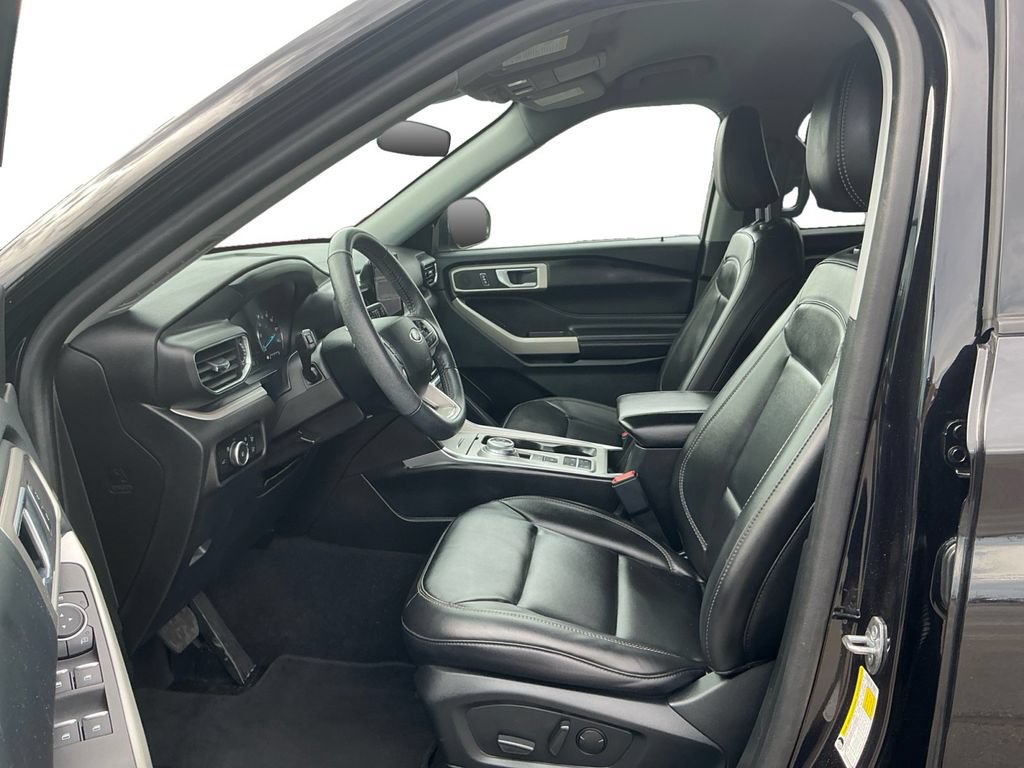 Certified 2023 Ford Explorer XLT w/ Equipment Group 202A RWD image 14
