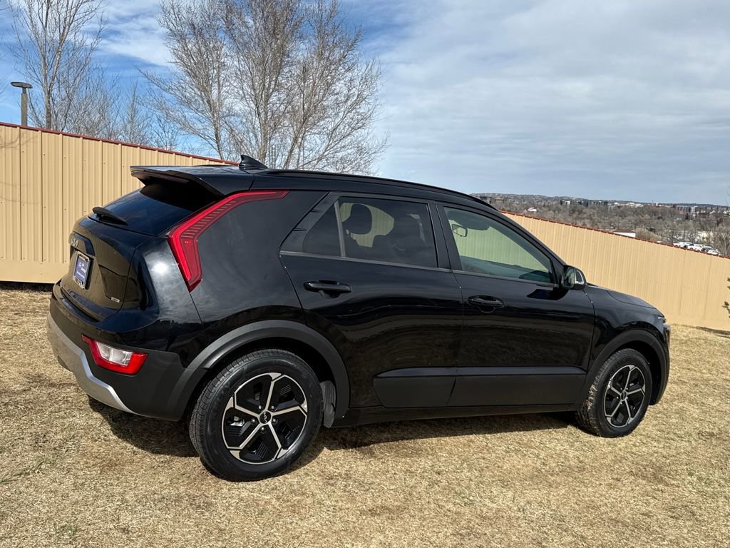 Used 2023 Kia Niro EX image 5