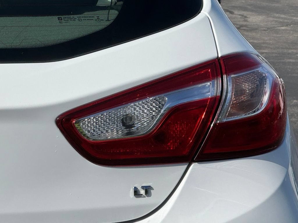Used 2017 Chevrolet Cruze LT FWD image 12