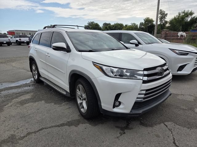 Used 2019 Toyota Highlander Limited FWD image 3