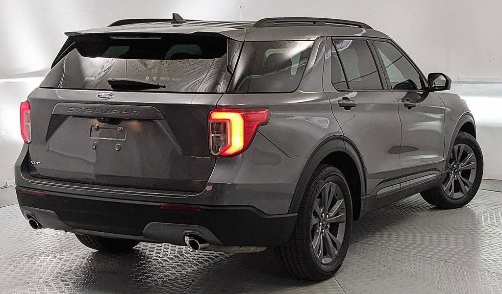 Certified 2024 Ford Explorer XLT w/ Equipment Group 202A RWD image 3
