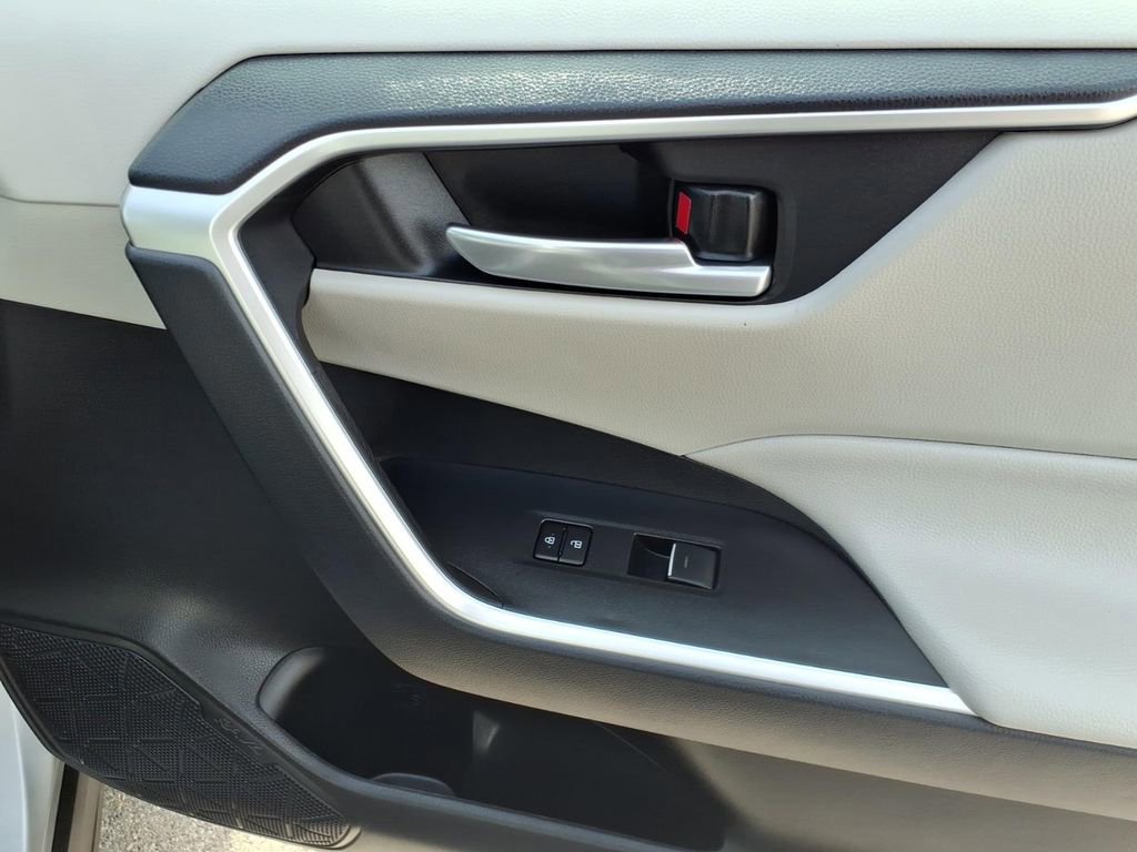 Used 2024 Toyota RAV4 XLE Premium FWD image 8