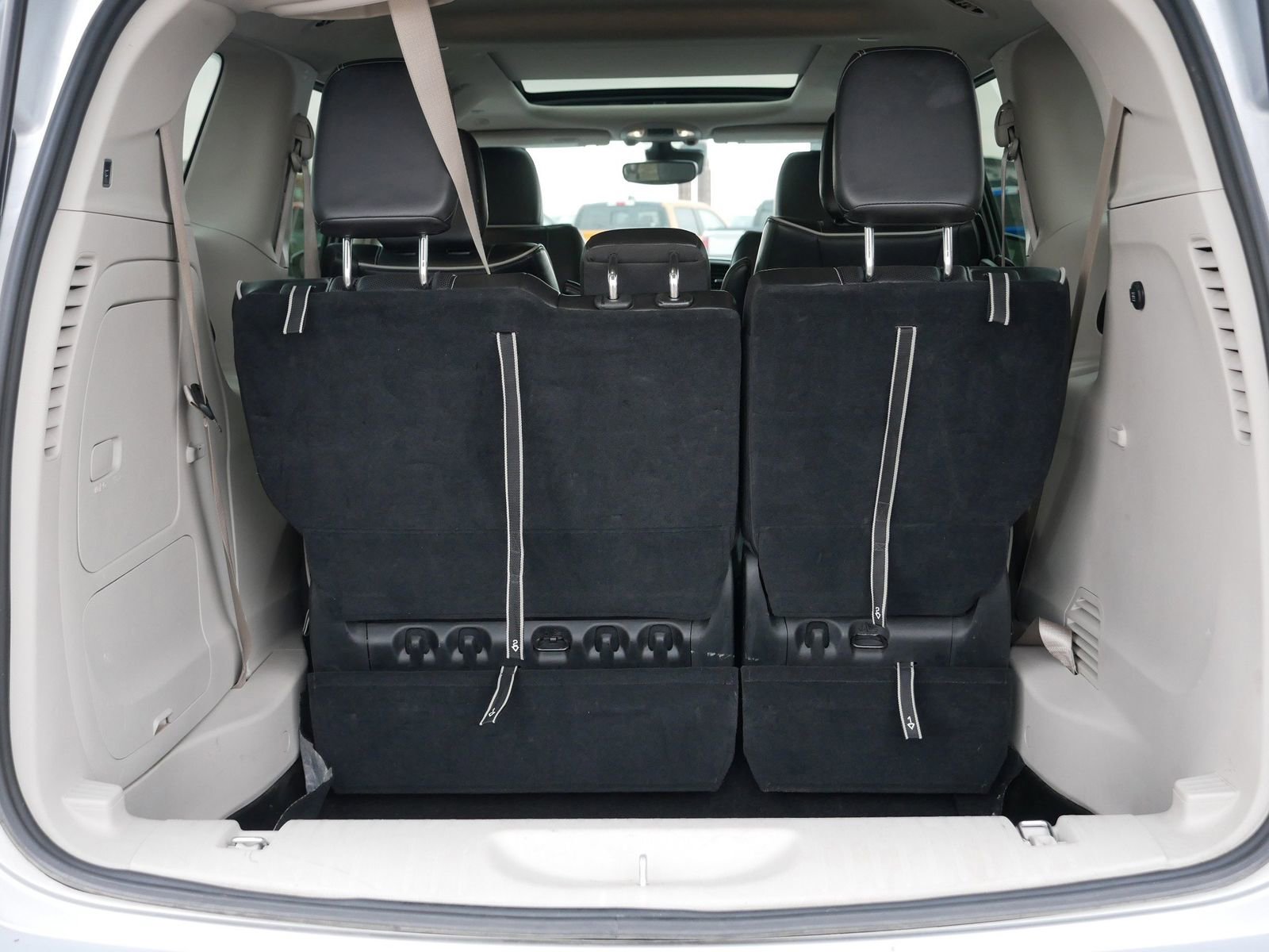 Used 2023 Chrysler Pacifica Limited image 14