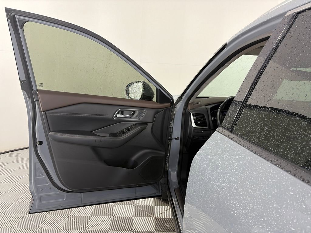 Used 2021 Nissan Rogue SL AWD/4WD image 10