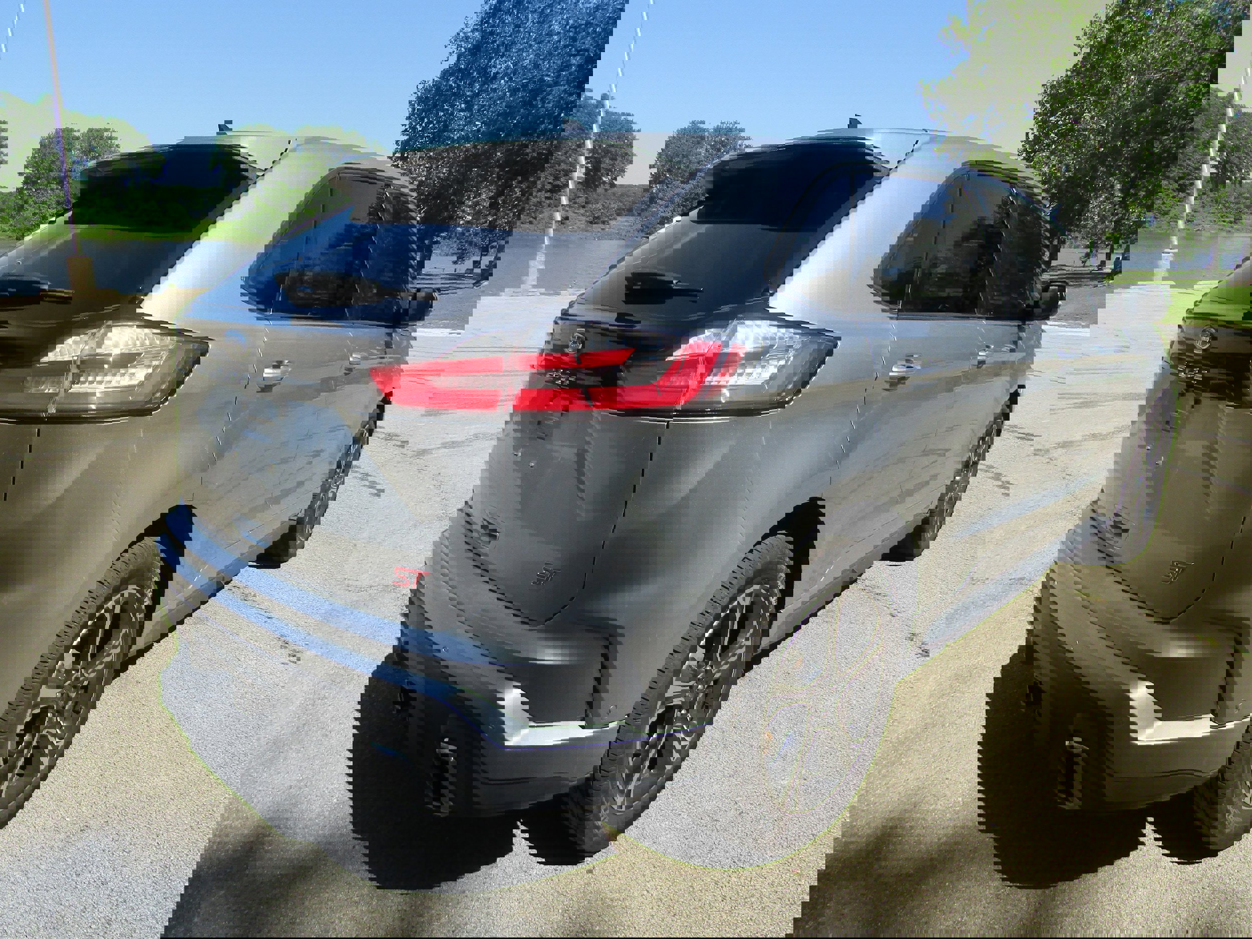 Certified 2022 Ford Edge ST w/ Equipment Group 401A image 6