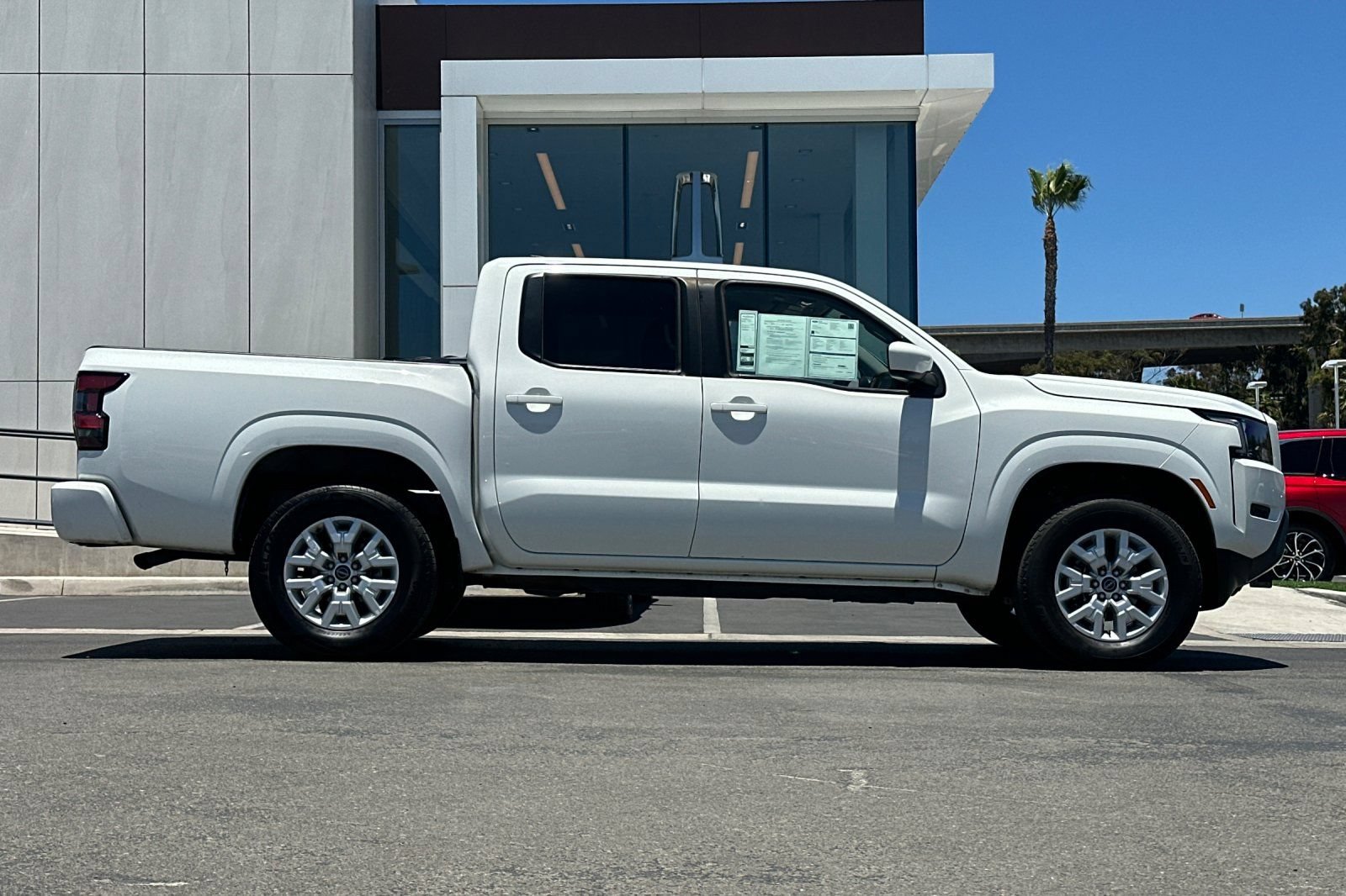 Used 2023 Nissan Frontier SV AWD/4WD image 2