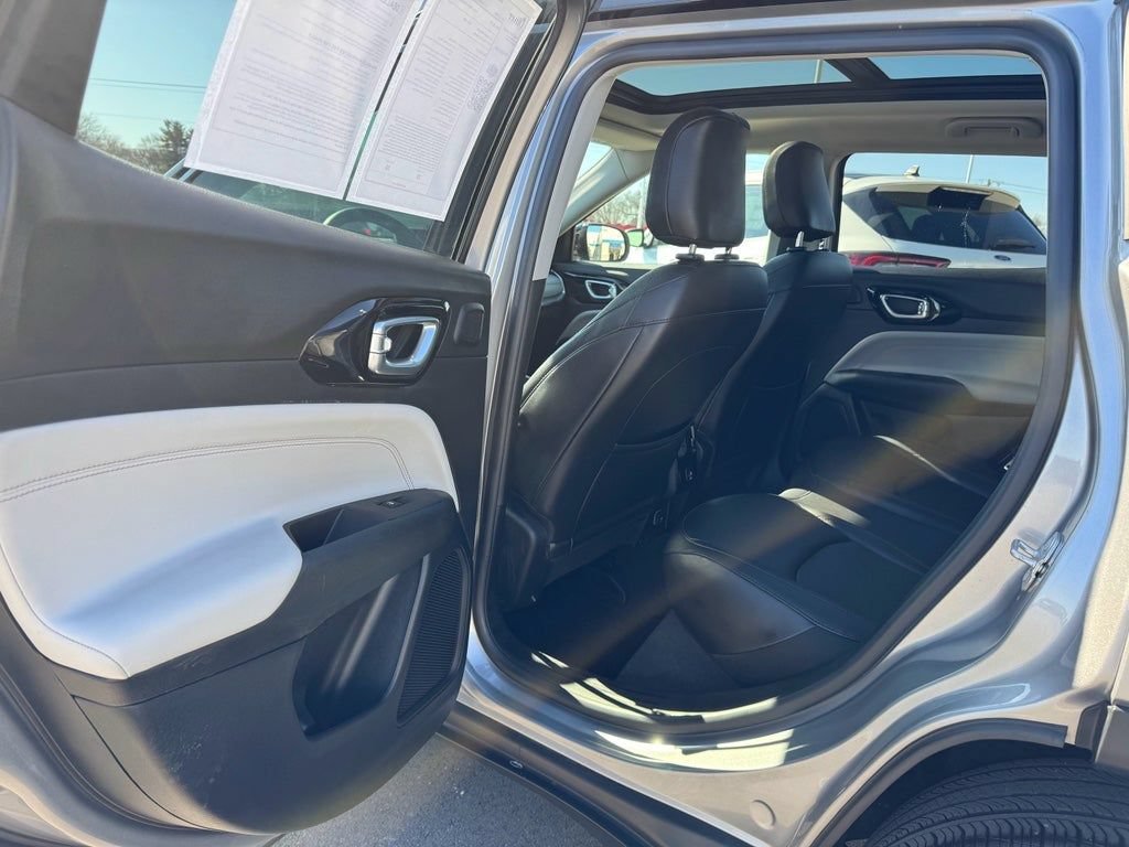 Used 2022 Jeep Compass Limited w/ Sun and Sound Group AWD/4WD image 22