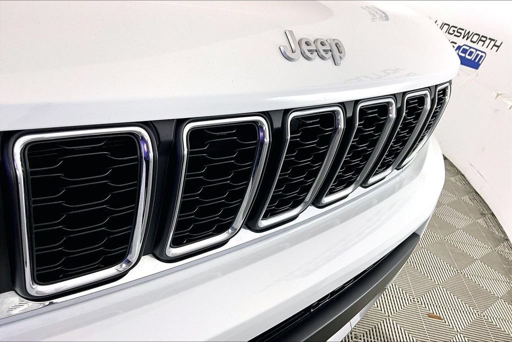 Used 2024 Jeep Grand Cherokee L Laredo w/ Luxury Tech Group I AWD/4WD image 24