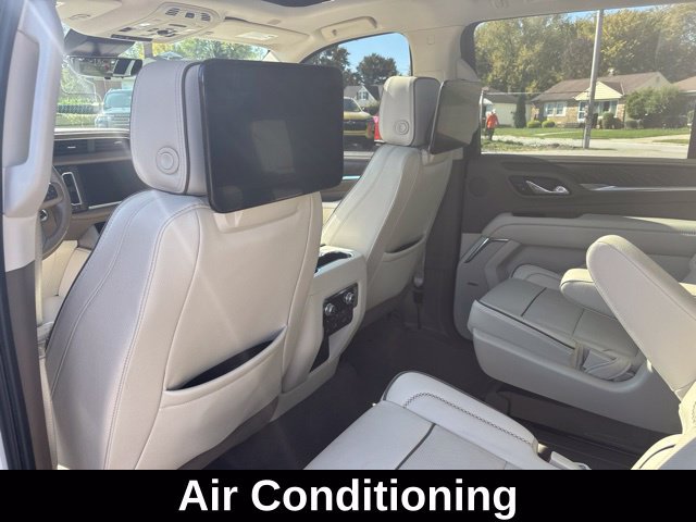 Used 2023 GMC Yukon XL Denali w/ Denali Reserve Package AWD/4WD image 27