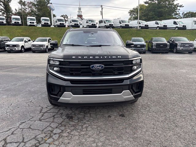 Certified 2025 Ford Expedition Platinum AWD/4WD image 3