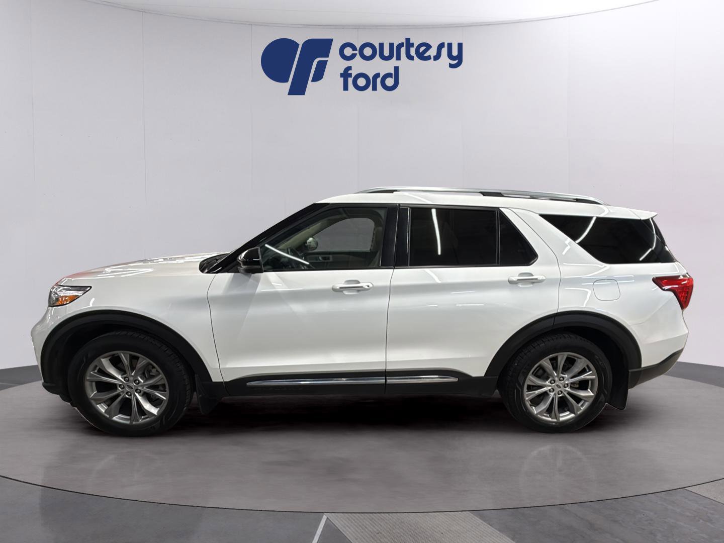 Certified 2021 Ford Explorer Limited w/ Equipment Group 301A AWD/4WD image 2