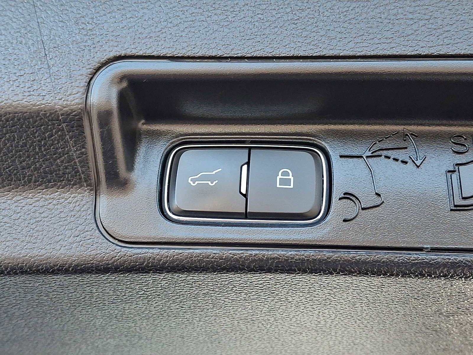 Certified 2022 Ford Explorer XLT w/ Equipment Group 202A image 30