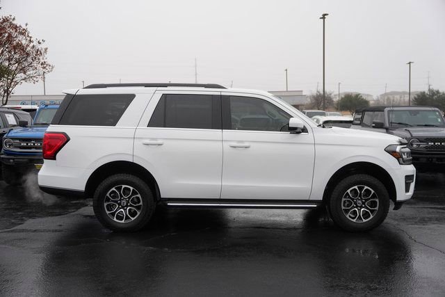 Certified 2023 Ford Expedition XLT image 3