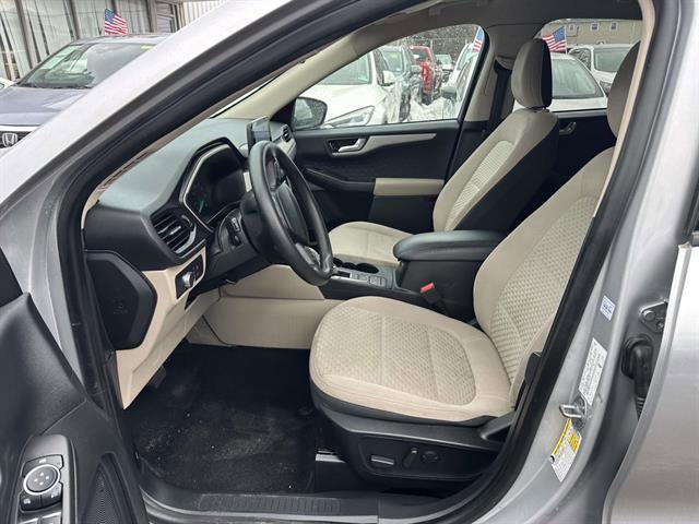 Certified 2020 Ford Escape SE image 16