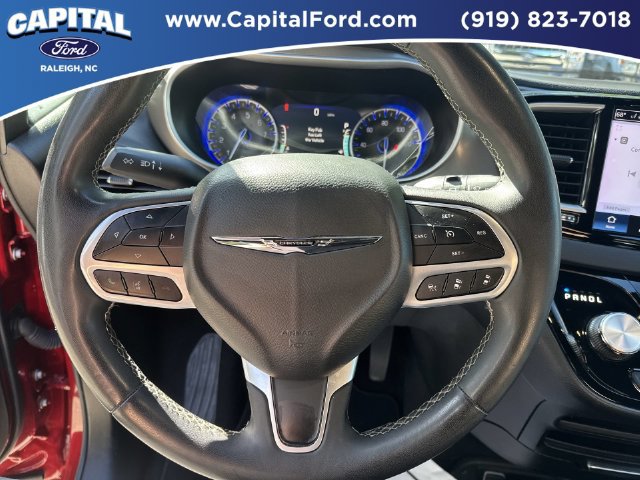 Used 2025 Chrysler Pacifica Select FWD image 23