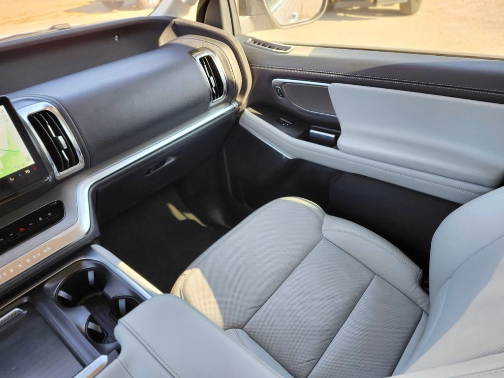 Certified 2025 Ford Expedition Platinum image 15