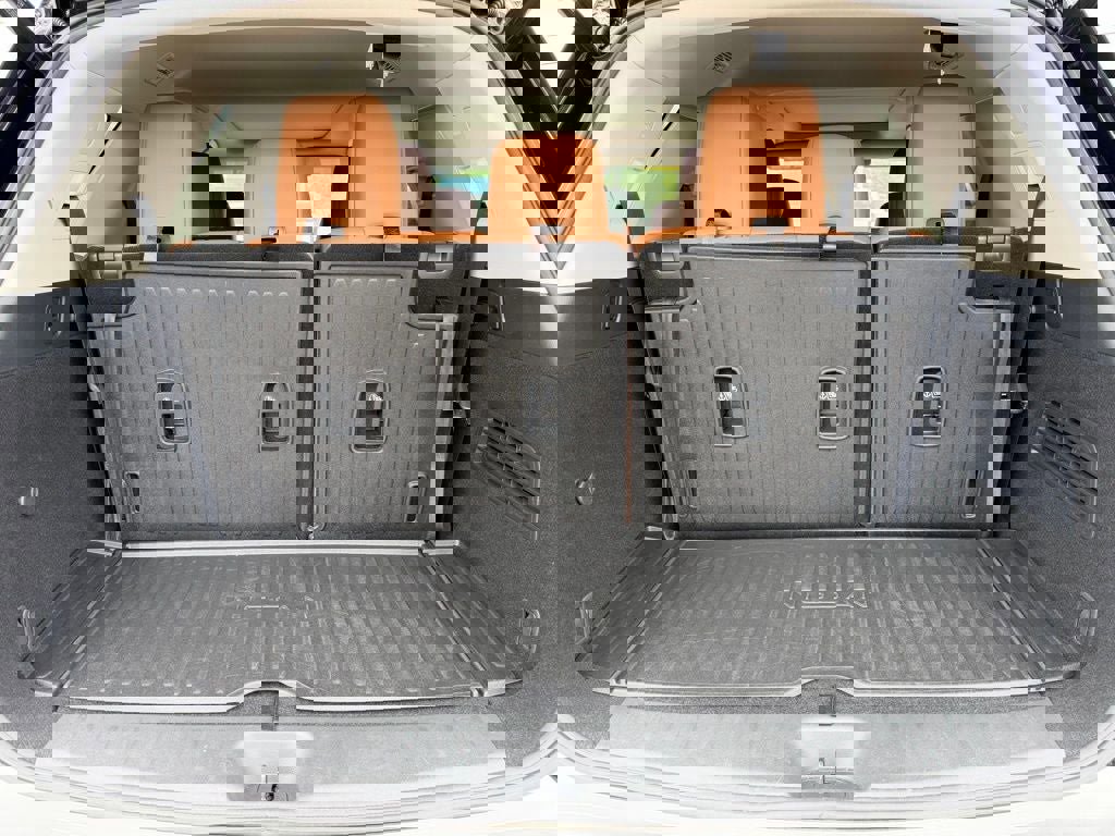 Used 2024 Nissan Pathfinder Platinum w/ Cargo Package image 10