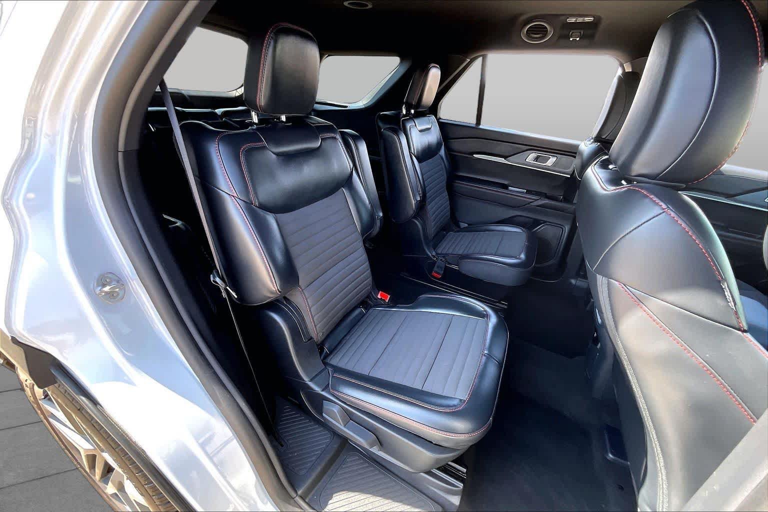Certified 2026 Ford Explorer ST-Line w/ ST-Line Street Pack RWD image 18
