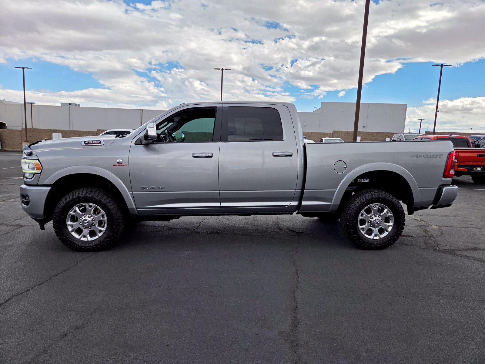 Used 2022 RAM 2500 Laramie AWD/4WD image 3