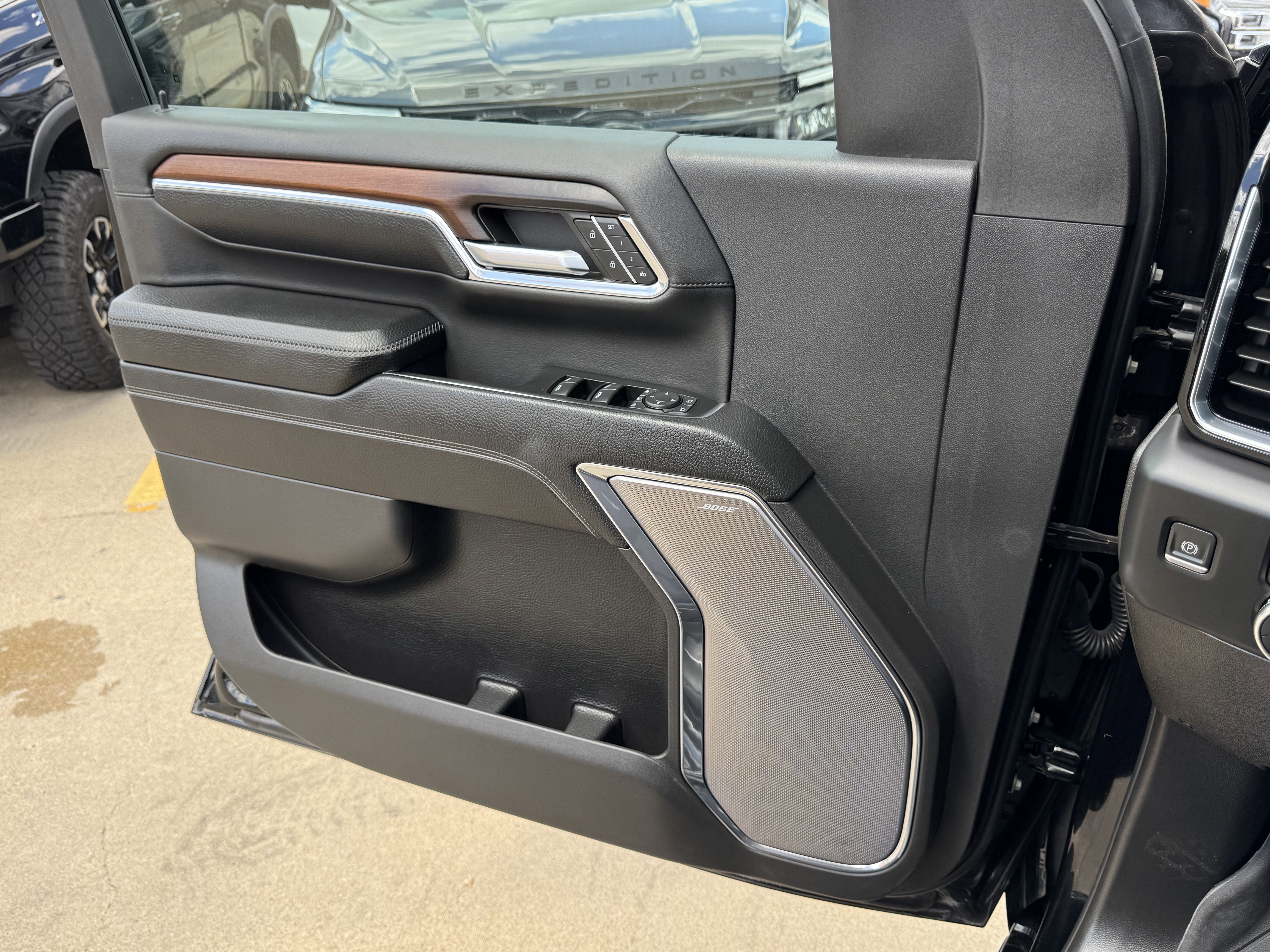 Used 2024 GMC Sierra 2500 Denali w/ Denali Reserve Package image 25