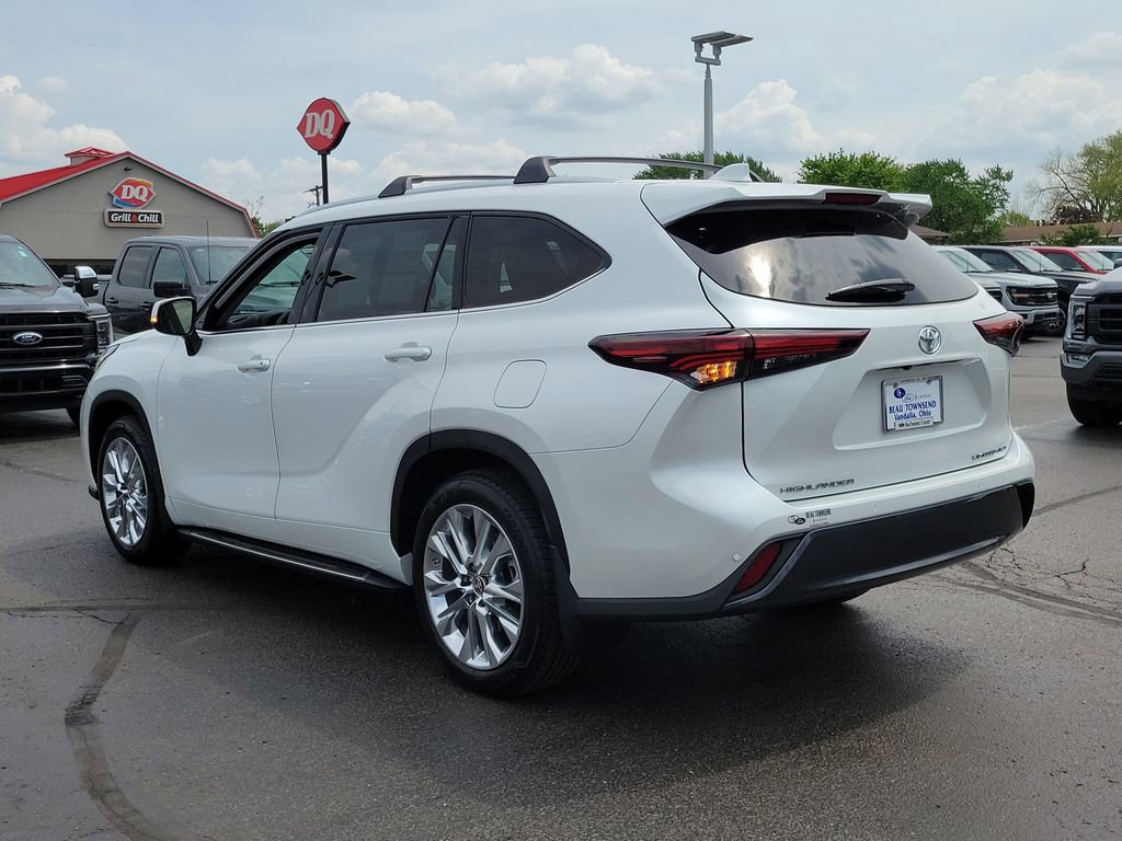 Used 2024 Toyota Highlander Limited AWD/4WD image 3