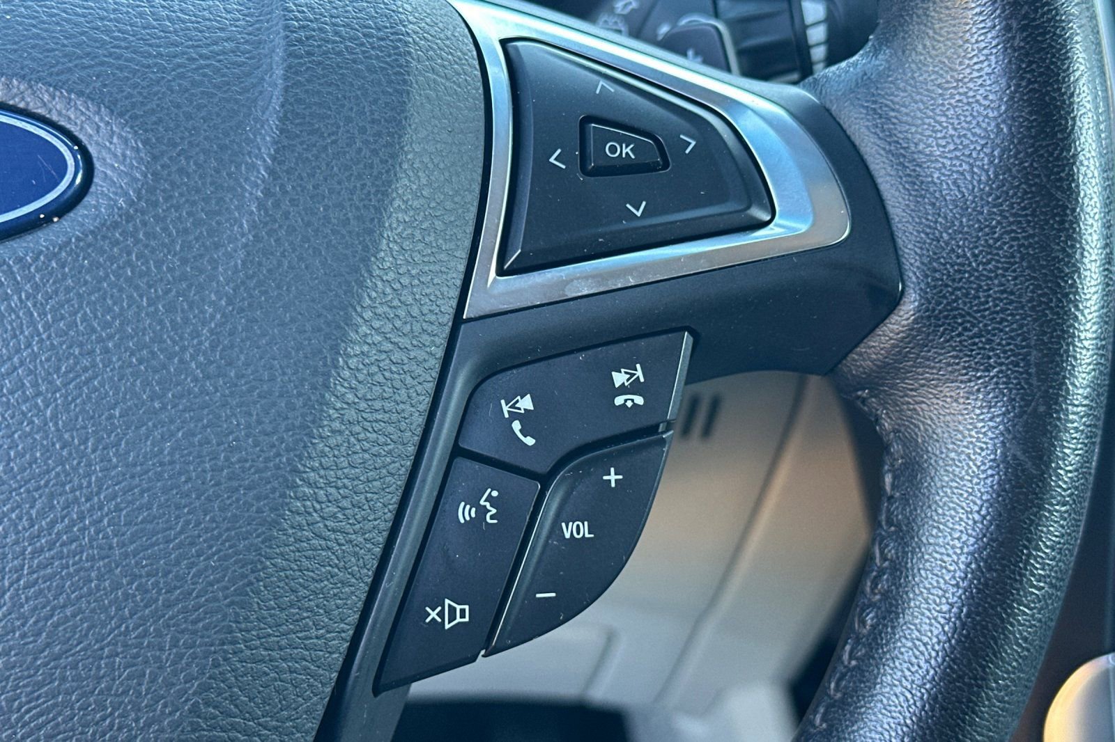 Certified 2019 Ford Edge Titanium w/ Cold Weather Package image 29