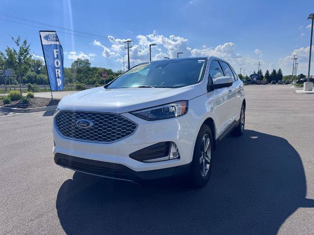 Certified 2024 Ford Edge SEL w/ Convenience Package AWD/4WD image 2