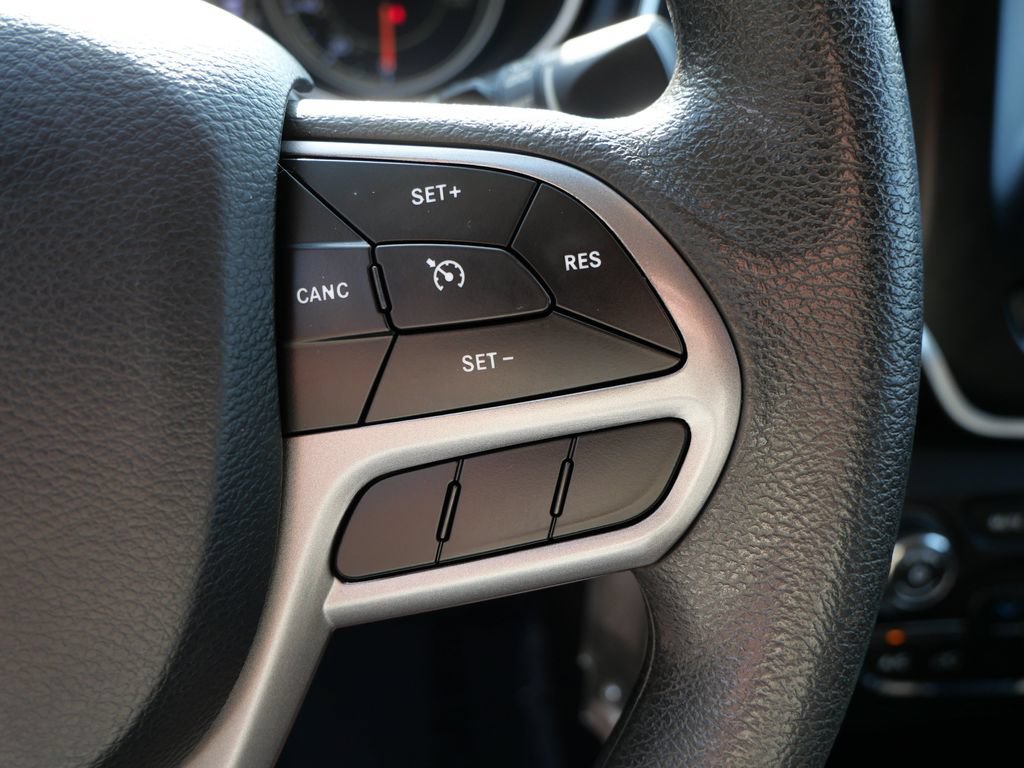 Used 2020 Jeep Cherokee Latitude w/ Safety Group AWD/4WD image 19