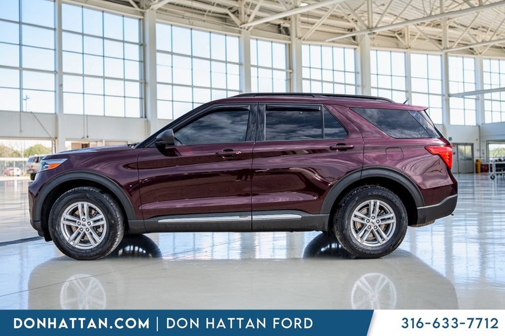 Certified 2022 Ford Explorer XLT w/ Class IV Trailer Tow Package AWD/4WD image 2
