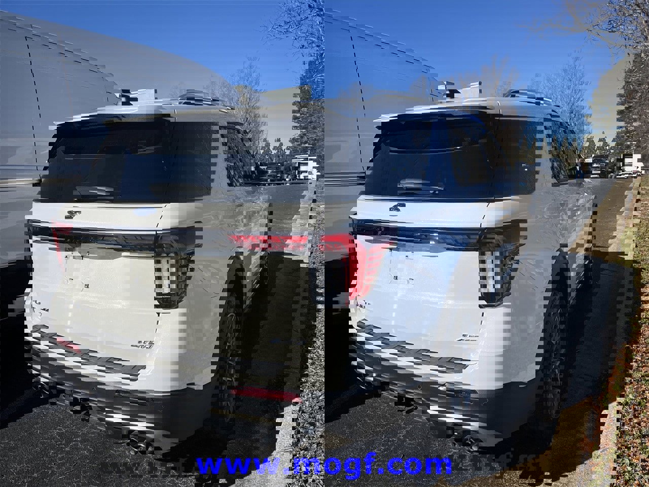 Certified 2025 Ford Explorer Platinum w/ Ultimate Package image 3