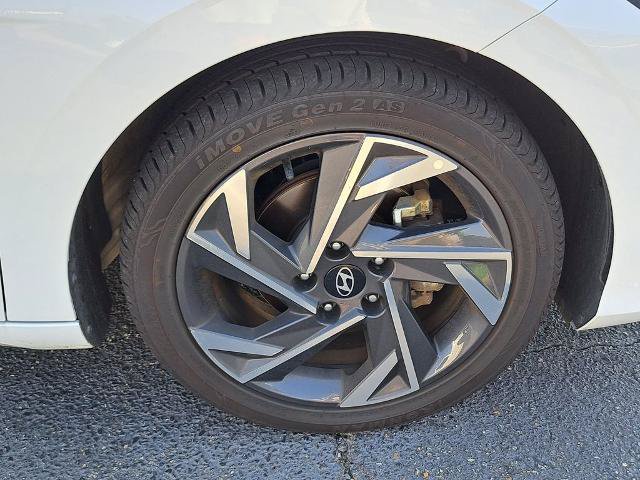 Used 2025 Hyundai Elantra SEL FWD image 17