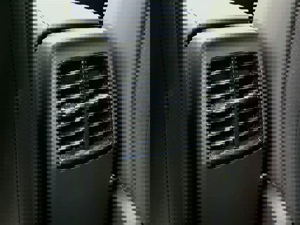 Used 2024 Kia Niro EX Touring image 16