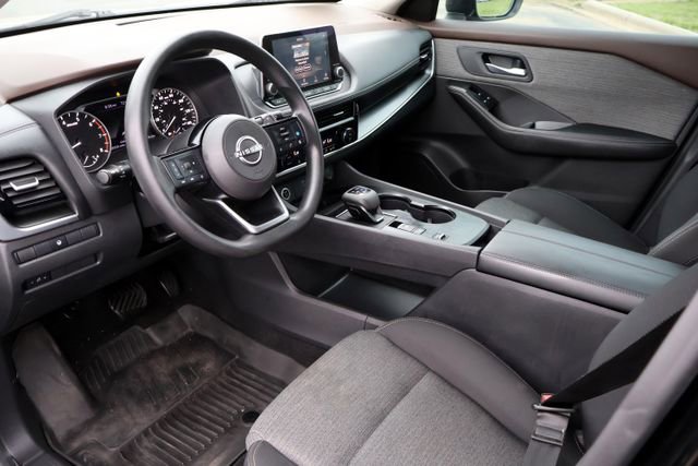 Used 2022 Nissan Rogue SV image 3