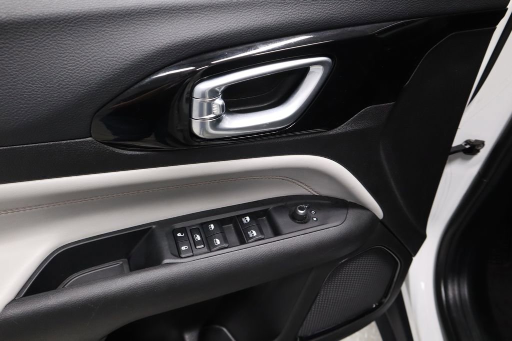 Used 2025 Jeep Compass Limited image 22