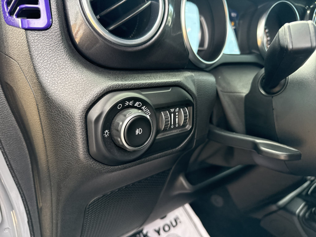 Used 2020 Jeep Wrangler Unlimited Sahara AWD/4WD image 22
