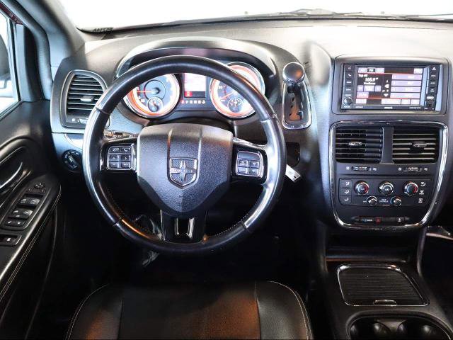 Used 2019 Dodge Grand Caravan SXT w/ Blacktop Package image 32