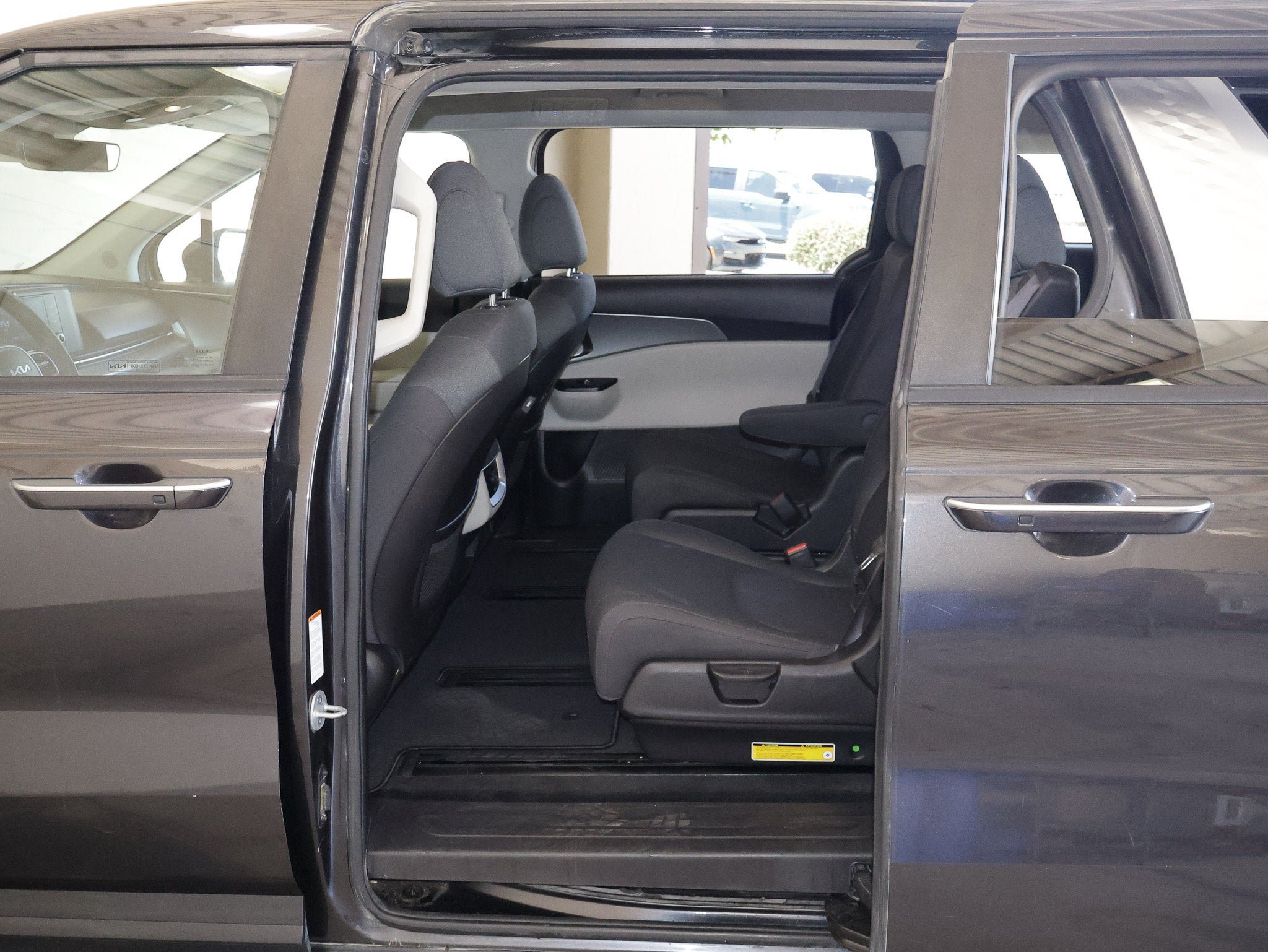 Used 2022 Kia Carnival LX FWD image 38