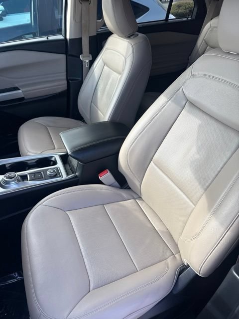 Certified 2022 Ford Explorer Limited AWD/4WD image 6