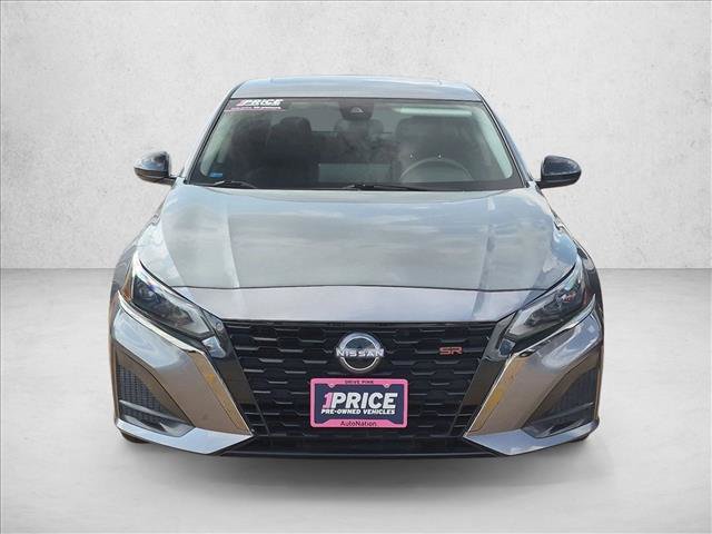 Used 2023 Nissan Altima 2.5 SR w/ SR Premium Package FWD image 2
