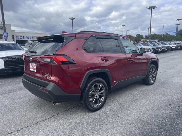 Used 2022 Toyota RAV4 XLE Premium image 5