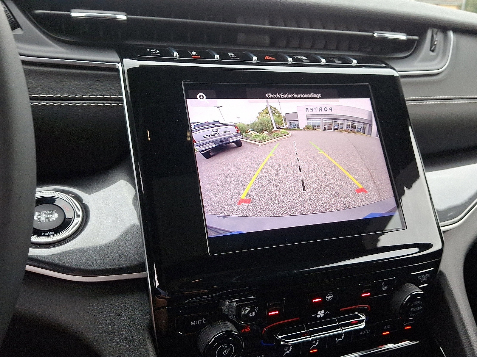 Used 2023 Jeep Grand Cherokee L Laredo image 24