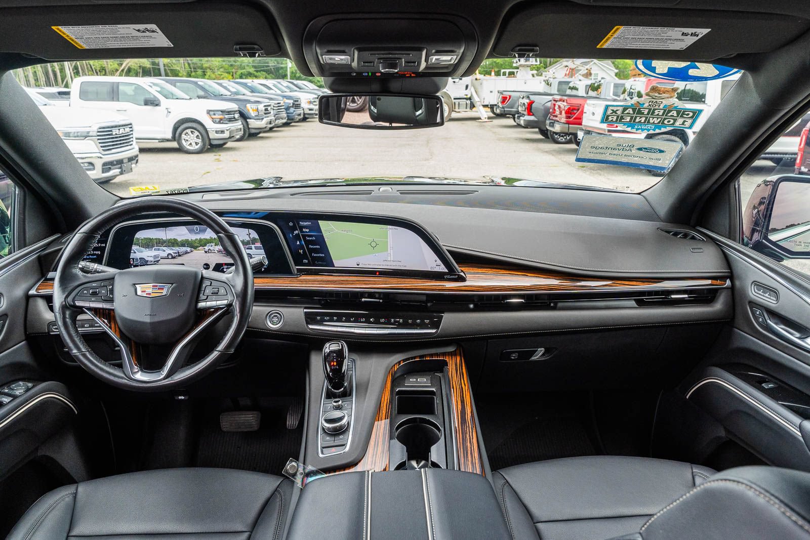 Used 2024 Cadillac Escalade Luxury w/ LPO, Floor Liner Package AWD/4WD image 25