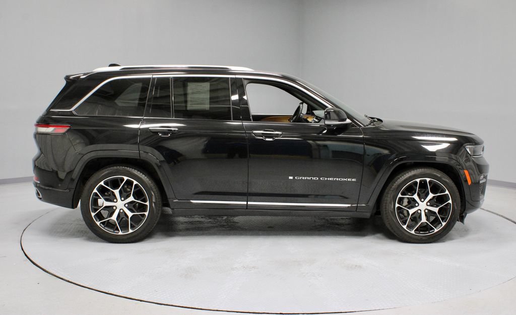 Used 2024 Jeep Grand Cherokee Summit AWD/4WD image 7